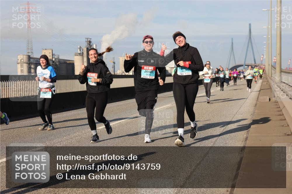 03.10.2025 - Köhlbrandbrückenlauf Lena Gebhardt http://msf.ph/oto/9143759 03.10.2025 10:01:35 Position 2 41, 13, 2616, 2611 meine-sportfotos.de