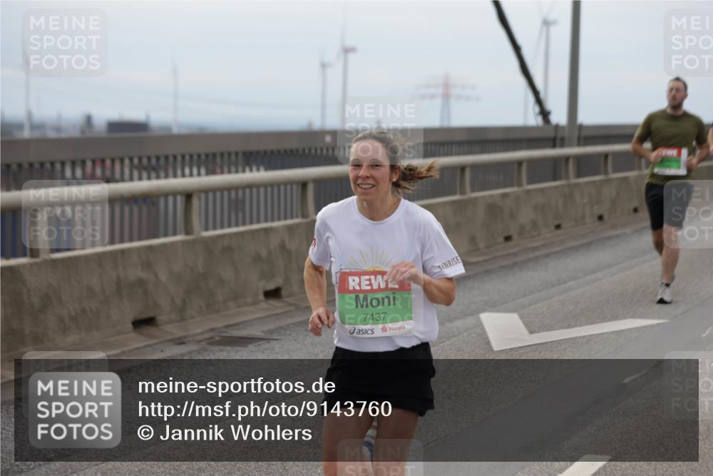 03.10.2025 - Köhlbrandbrückenlauf Jannik Wohlers http://msf.ph/oto/9143760 03.10.2025 15:45:06 Position 1 7437 meine-sportfotos.de
