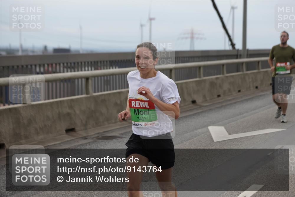 03.10.2025 - Köhlbrandbrückenlauf Jannik Wohlers http://msf.ph/oto/9143764 03.10.2025 15:45:07 Position 1 7437 meine-sportfotos.de