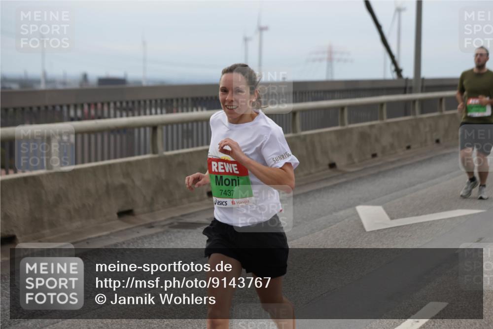 03.10.2025 - Köhlbrandbrückenlauf Jannik Wohlers http://msf.ph/oto/9143767 03.10.2025 15:45:07 Position 1 7437 meine-sportfotos.de