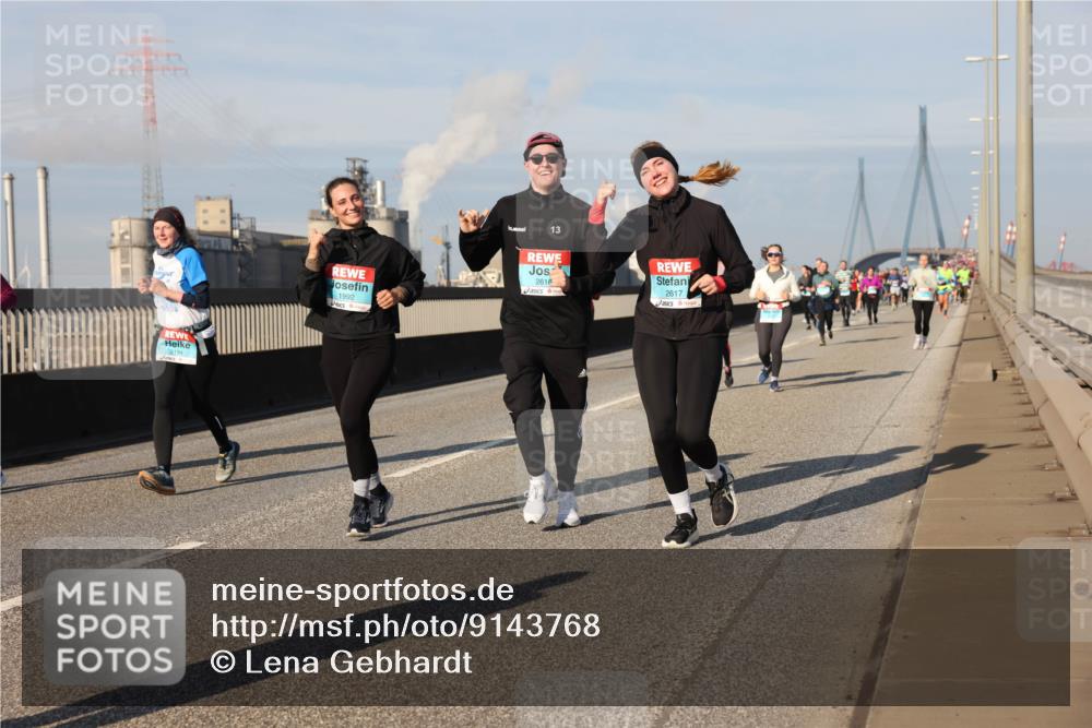 03.10.2025 - Köhlbrandbrückenlauf Lena Gebhardt http://msf.ph/oto/9143768 03.10.2025 10:01:35 Position 2 1992, 13, 2616, 2617 meine-sportfotos.de