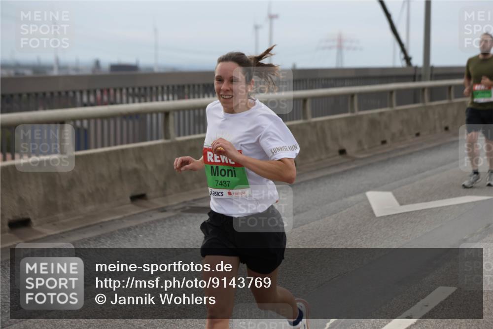 03.10.2025 - Köhlbrandbrückenlauf Jannik Wohlers http://msf.ph/oto/9143769 03.10.2025 15:45:07 Position 1 7437 meine-sportfotos.de