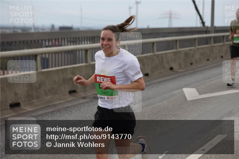 03.10.2025 - Köhlbrandbrückenlauf Jannik Wohlers http://msf.ph/oto/9143770 03.10.2025 15:45:07 Position 1 7437 meine-sportfotos.de