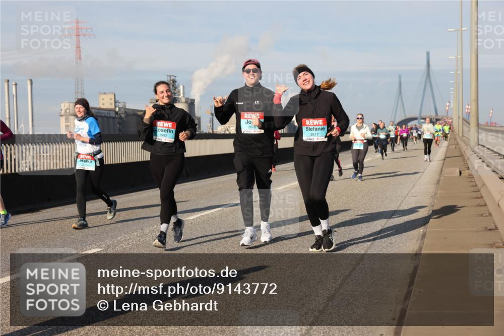 03.10.2025 - Köhlbrandbrückenlauf Lena Gebhardt http://msf.ph/oto/9143772 03.10.2025 10:01:35 Position 2 13, 1992, 2616, 2617 meine-sportfotos.de