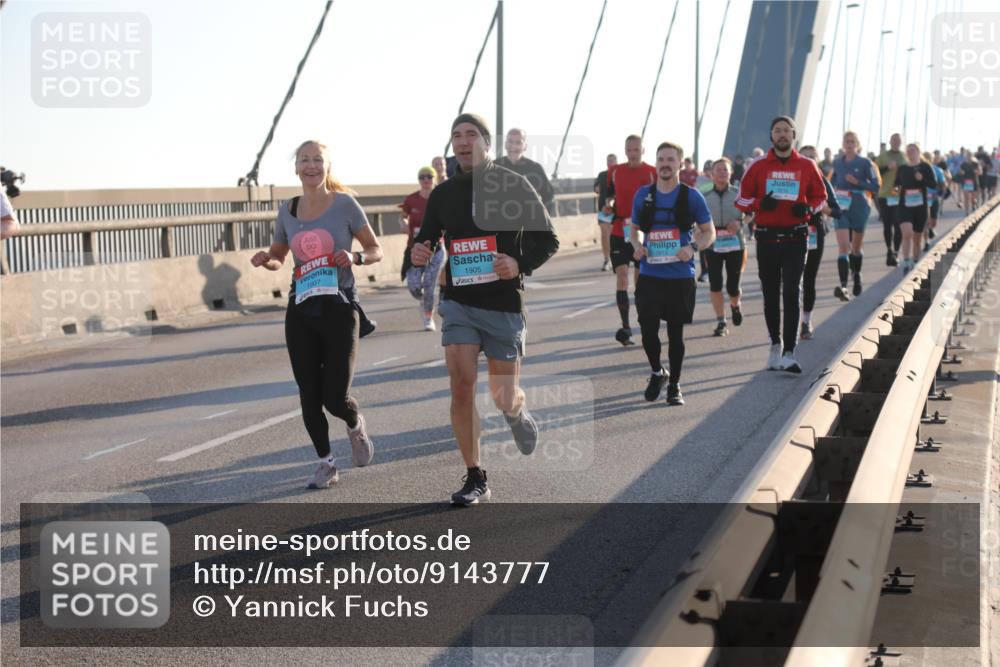 03.10.2025 - Köhlbrandbrückenlauf Yannick Fuchs http://msf.ph/oto/9143777 03.10.2025 08:31:16 Position 2 1907, 1905, 2812 meine-sportfotos.de
