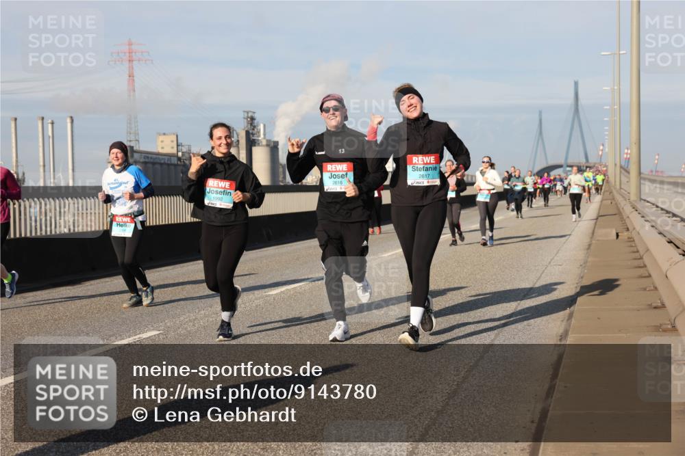 03.10.2025 - Köhlbrandbrückenlauf Lena Gebhardt http://msf.ph/oto/9143780 03.10.2025 10:01:35 Position 2 41, 1992, 13, 2616, 2617 meine-sportfotos.de
