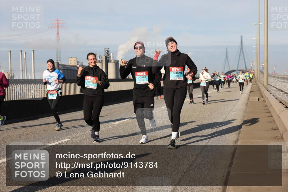 03.10.2025 - Köhlbrandbrückenlauf Lena Gebhardt http://msf.ph/oto/9143784 03.10.2025 10:01:35 Position 2 1992, 13, 2616, 2617 meine-sportfotos.de