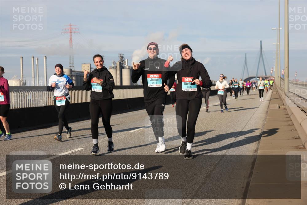 03.10.2025 - Köhlbrandbrückenlauf Lena Gebhardt http://msf.ph/oto/9143789 03.10.2025 10:01:35 Position 2 41, 1992, 13, 2616, 2617 meine-sportfotos.de