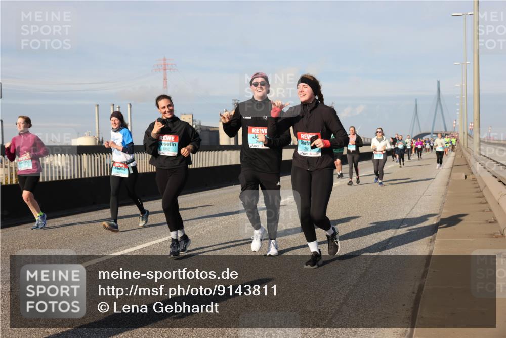 03.10.2025 - Köhlbrandbrückenlauf Lena Gebhardt http://msf.ph/oto/9143811 03.10.2025 10:01:36 Position 2 13, 2016, 1992, 261 meine-sportfotos.de