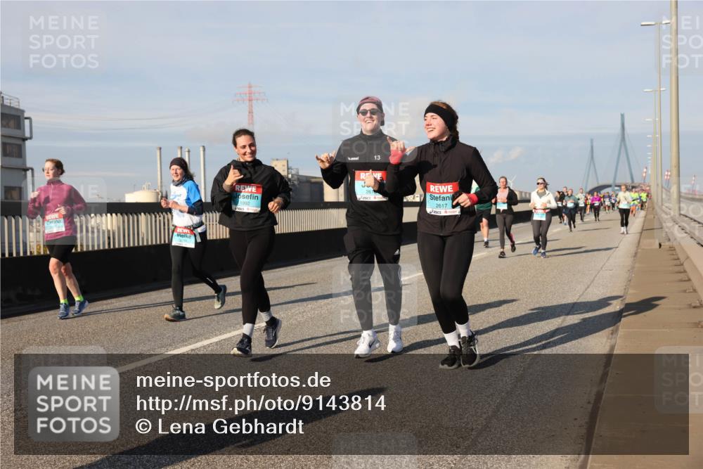 03.10.2025 - Köhlbrandbrückenlauf Lena Gebhardt http://msf.ph/oto/9143814 03.10.2025 10:01:36 Position 2 13, 1992, 60, 261, 2617 meine-sportfotos.de