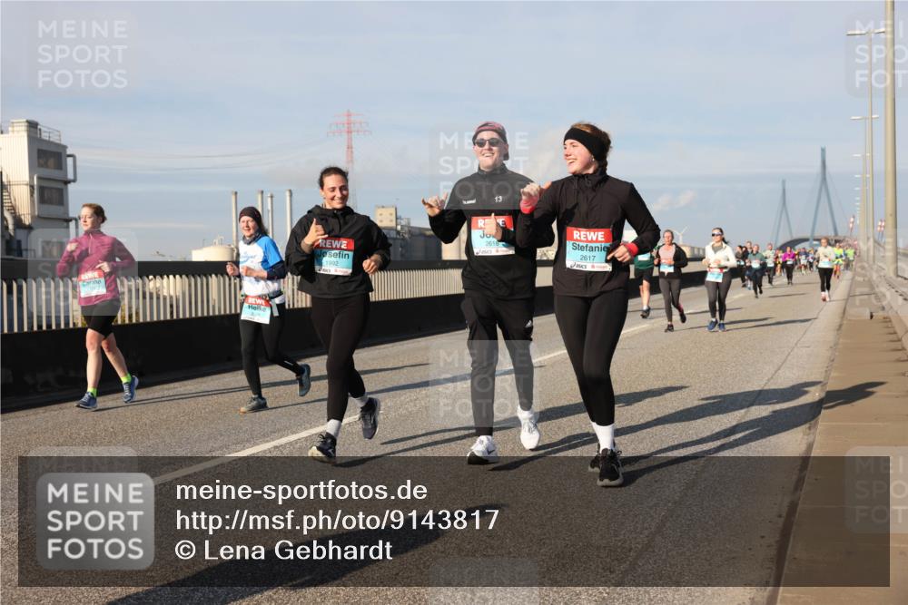03.10.2025 - Köhlbrandbrückenlauf Lena Gebhardt http://msf.ph/oto/9143817 03.10.2025 10:01:36 Position 2 1992, 13, 2616, 2617 meine-sportfotos.de