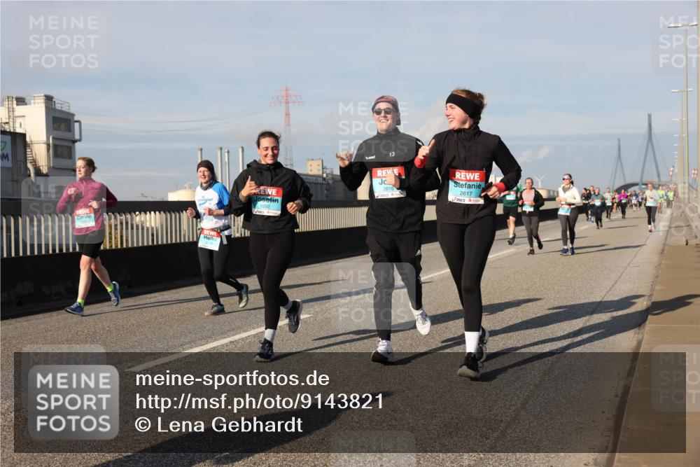 03.10.2025 - Köhlbrandbrückenlauf Lena Gebhardt http://msf.ph/oto/9143821 03.10.2025 10:01:36 Position 2 1992, 13, 2616, 2617 meine-sportfotos.de