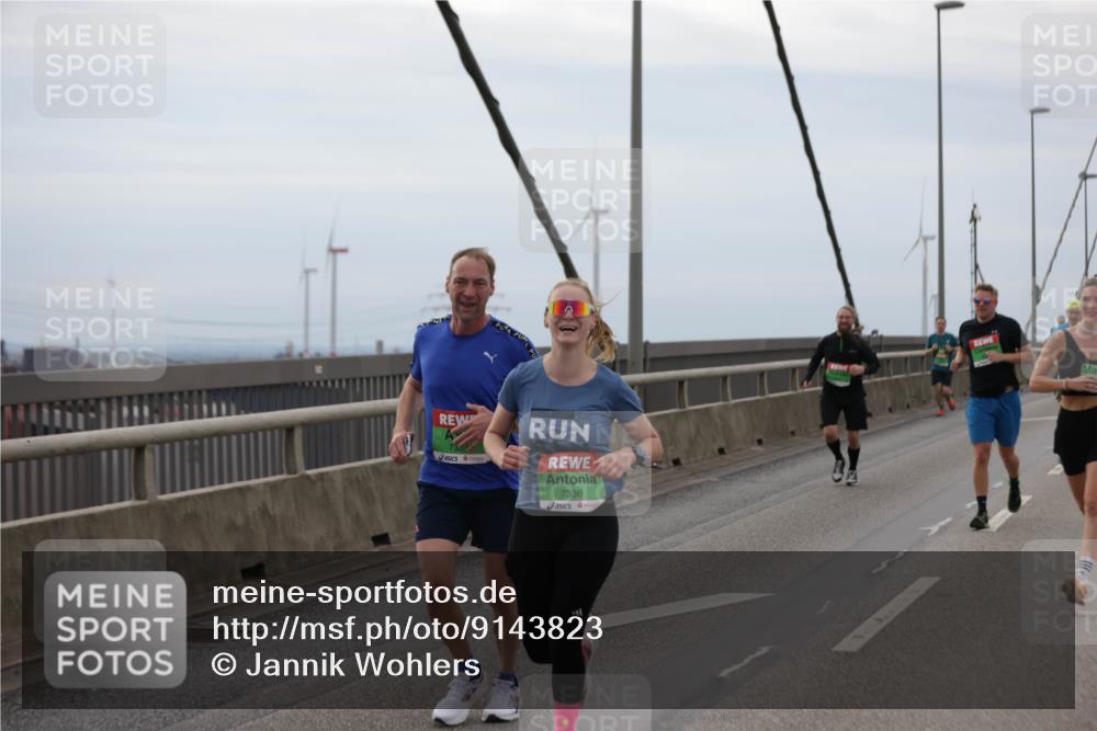 03.10.2025 - Köhlbrandbrückenlauf Jannik Wohlers http://msf.ph/oto/9143823 03.10.2025 15:45:10 Position 1 7336 meine-sportfotos.de