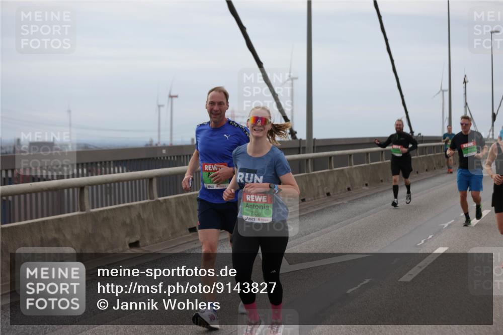 03.10.2025 - Köhlbrandbrückenlauf Jannik Wohlers http://msf.ph/oto/9143827 03.10.2025 15:45:10 Position 1 7336 meine-sportfotos.de