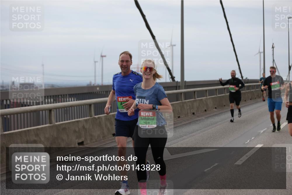 03.10.2025 - Köhlbrandbrückenlauf Jannik Wohlers http://msf.ph/oto/9143828 03.10.2025 15:45:10 Position 1 7336 meine-sportfotos.de