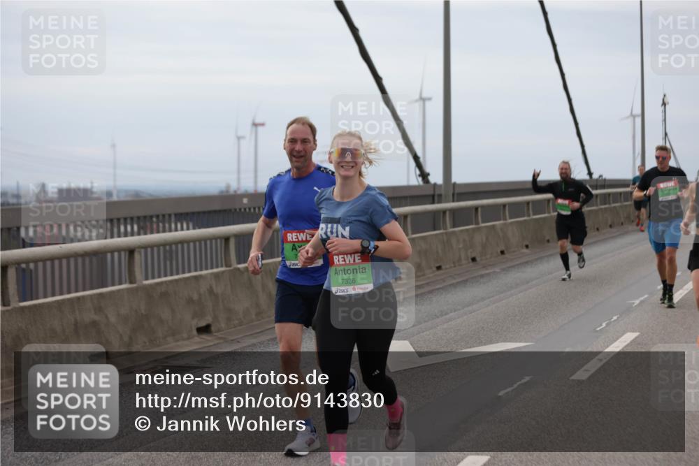 03.10.2025 - Köhlbrandbrückenlauf Jannik Wohlers http://msf.ph/oto/9143830 03.10.2025 15:45:10 Position 1 7336 meine-sportfotos.de
