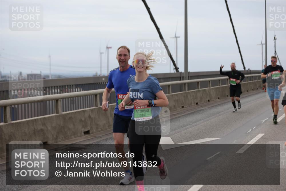 03.10.2025 - Köhlbrandbrückenlauf Jannik Wohlers http://msf.ph/oto/9143832 03.10.2025 15:45:11 Position 1 7336 meine-sportfotos.de
