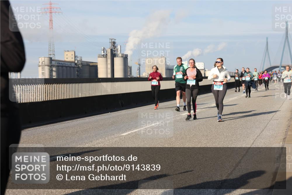 03.10.2025 - Köhlbrandbrückenlauf Lena Gebhardt http://msf.ph/oto/9143839 03.10.2025 10:01:37 Position 2  meine-sportfotos.de