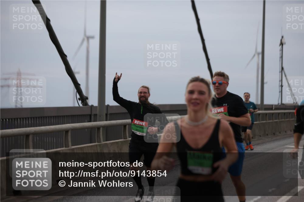 03.10.2025 - Köhlbrandbrückenlauf Jannik Wohlers http://msf.ph/oto/9143854 03.10.2025 15:45:12 Position 1 8824 meine-sportfotos.de
