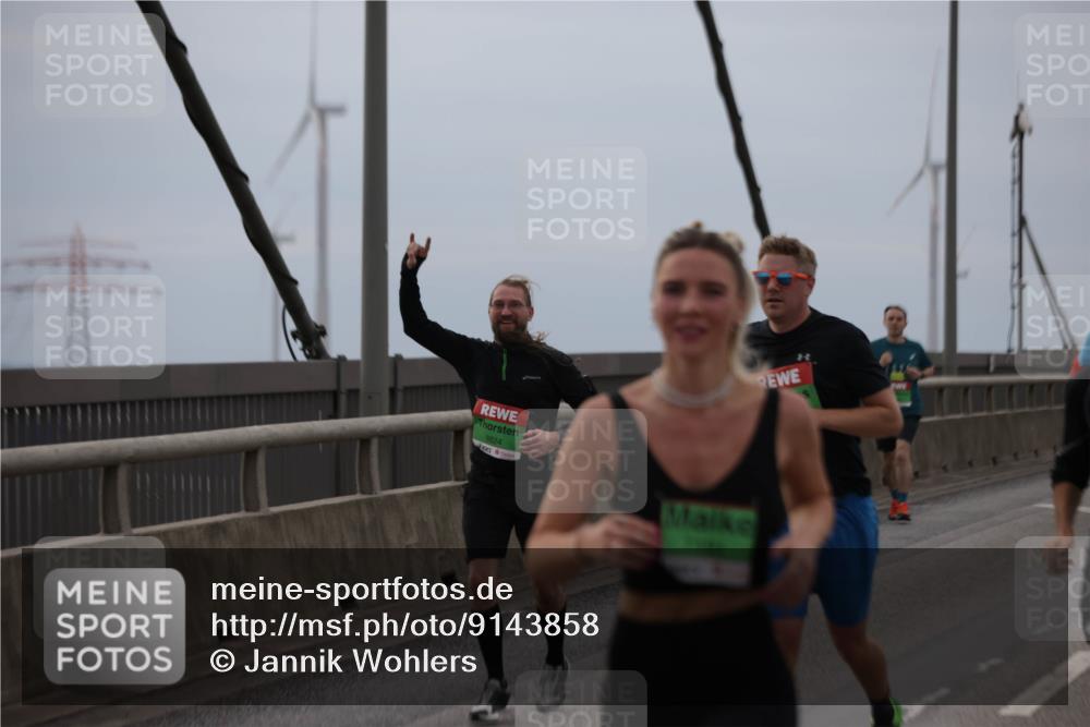 03.10.2025 - Köhlbrandbrückenlauf Jannik Wohlers http://msf.ph/oto/9143858 03.10.2025 15:45:12 Position 1 8824 meine-sportfotos.de