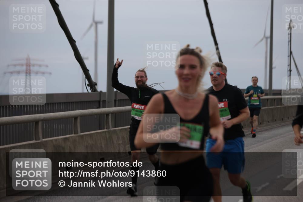 03.10.2025 - Köhlbrandbrückenlauf Jannik Wohlers http://msf.ph/oto/9143860 03.10.2025 15:45:12 Position 1 8824 meine-sportfotos.de