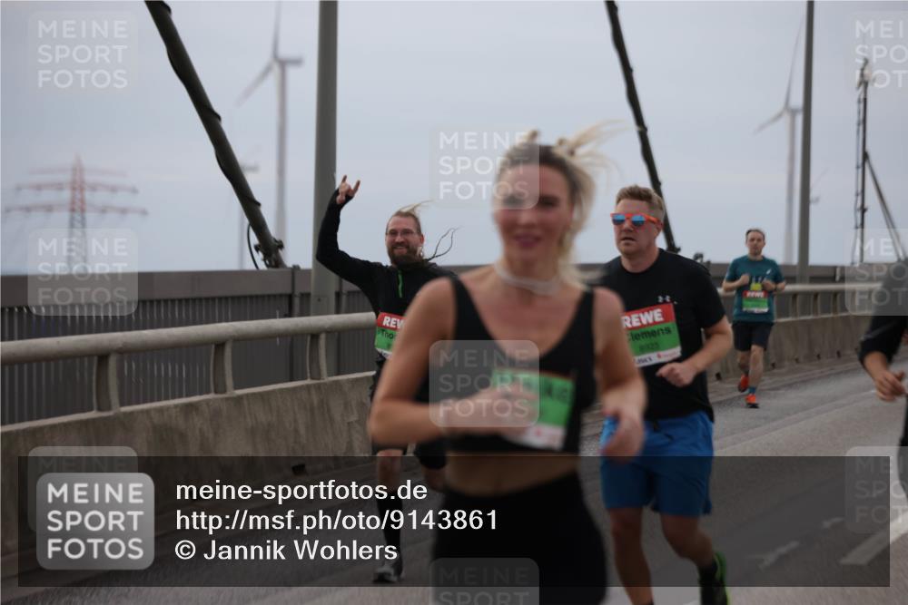 03.10.2025 - Köhlbrandbrückenlauf Jannik Wohlers http://msf.ph/oto/9143861 03.10.2025 15:45:12 Position 1 8923 meine-sportfotos.de
