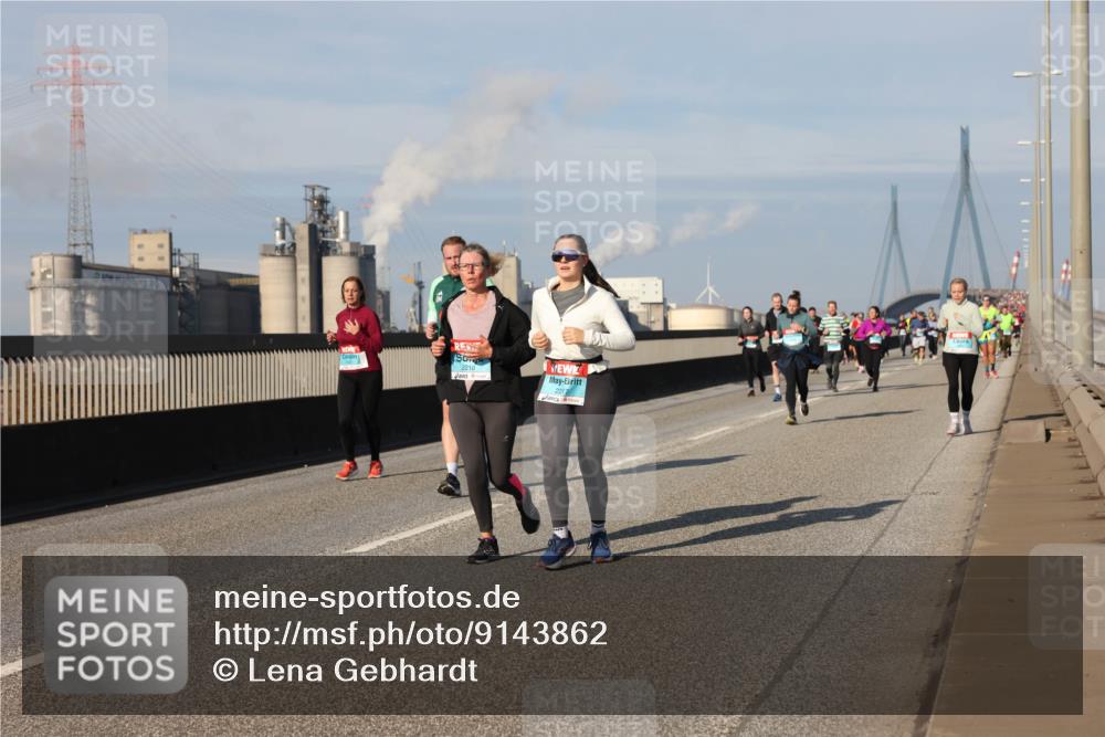 03.10.2025 - Köhlbrandbrückenlauf Lena Gebhardt http://msf.ph/oto/9143862 03.10.2025 10:01:38 Position 2 11, 2218, 2217 meine-sportfotos.de