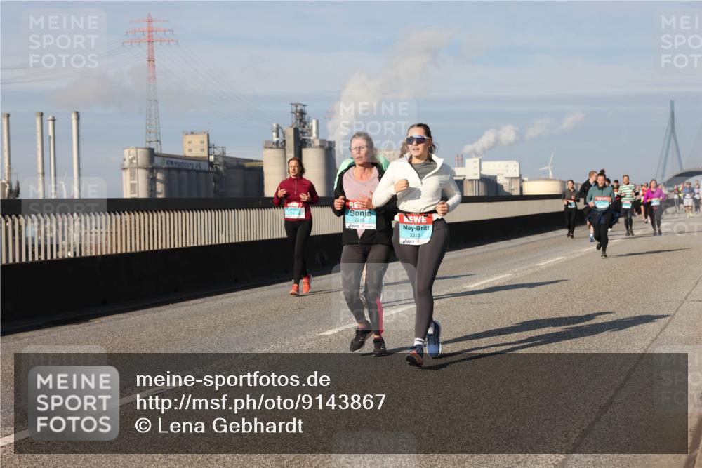 03.10.2025 - Köhlbrandbrückenlauf Lena Gebhardt http://msf.ph/oto/9143867 03.10.2025 10:01:39 Position 2 2218, 2217 meine-sportfotos.de
