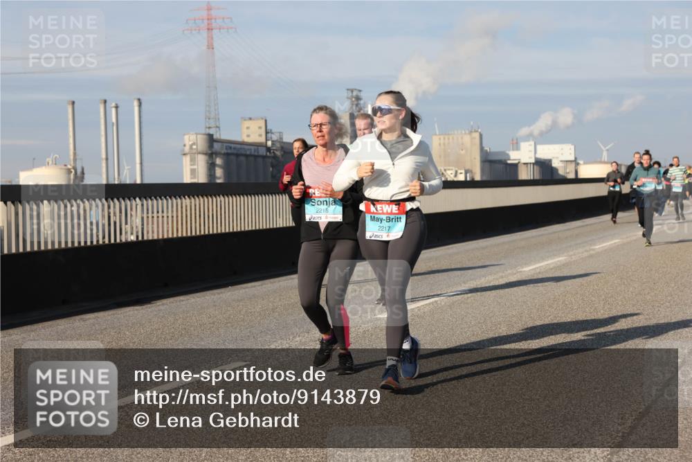 03.10.2025 - Köhlbrandbrückenlauf Lena Gebhardt http://msf.ph/oto/9143879 03.10.2025 10:01:40 Position 2 2218, 2217 meine-sportfotos.de