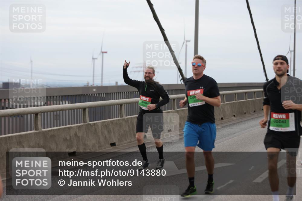 03.10.2025 - Köhlbrandbrückenlauf Jannik Wohlers http://msf.ph/oto/9143880 03.10.2025 15:45:13 Position 1 8824, 8923, 9099 meine-sportfotos.de