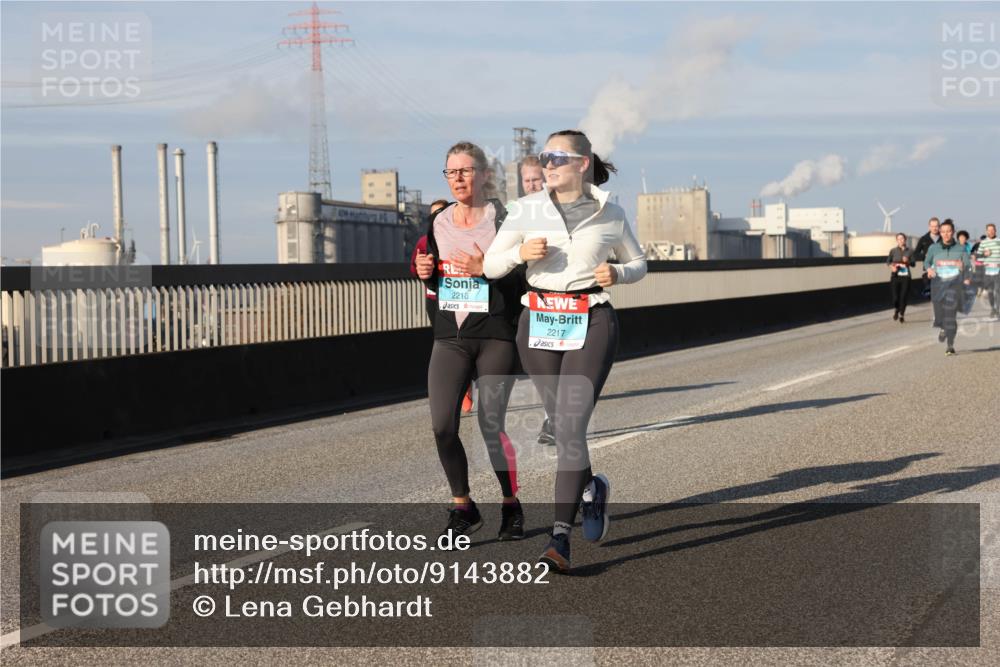 03.10.2025 - Köhlbrandbrückenlauf Lena Gebhardt http://msf.ph/oto/9143882 03.10.2025 10:01:40 Position 2 2218, 2217 meine-sportfotos.de