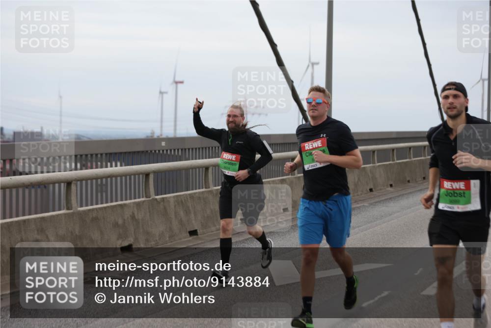 03.10.2025 - Köhlbrandbrückenlauf Jannik Wohlers http://msf.ph/oto/9143884 03.10.2025 15:45:13 Position 1 8824, 8, 9099 meine-sportfotos.de