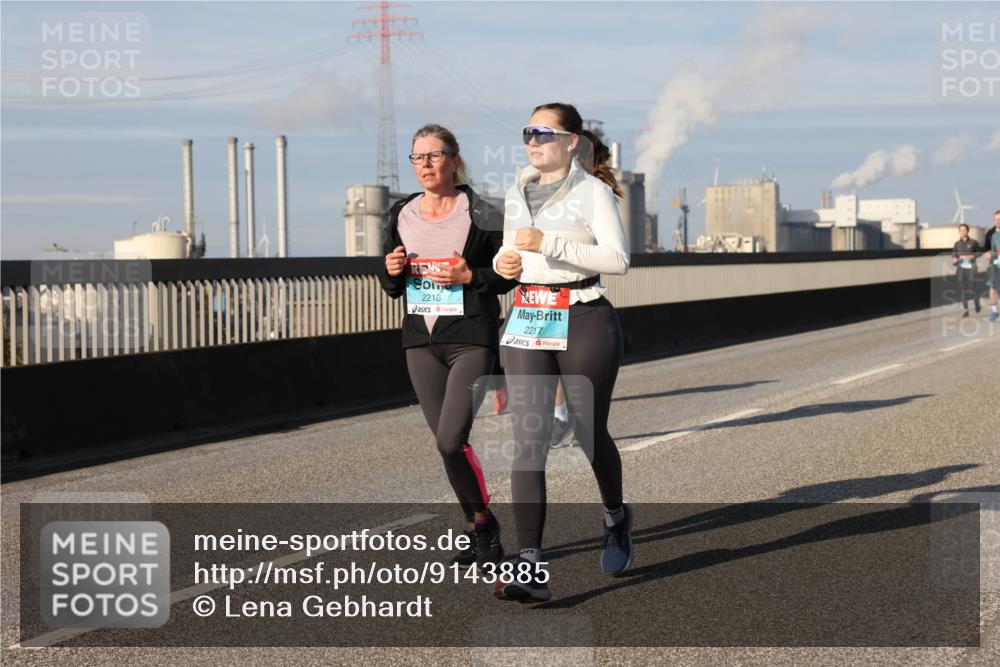 03.10.2025 - Köhlbrandbrückenlauf Lena Gebhardt http://msf.ph/oto/9143885 03.10.2025 10:01:40 Position 2 2218, 2217 meine-sportfotos.de