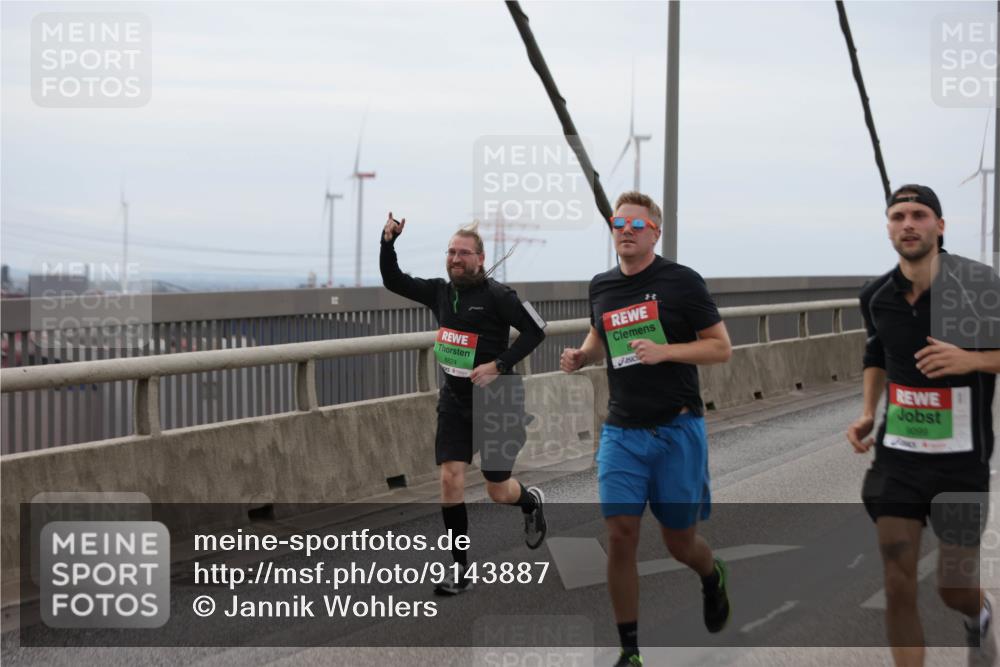 03.10.2025 - Köhlbrandbrückenlauf Jannik Wohlers http://msf.ph/oto/9143887 03.10.2025 15:45:13 Position 1 8824, 9099 meine-sportfotos.de