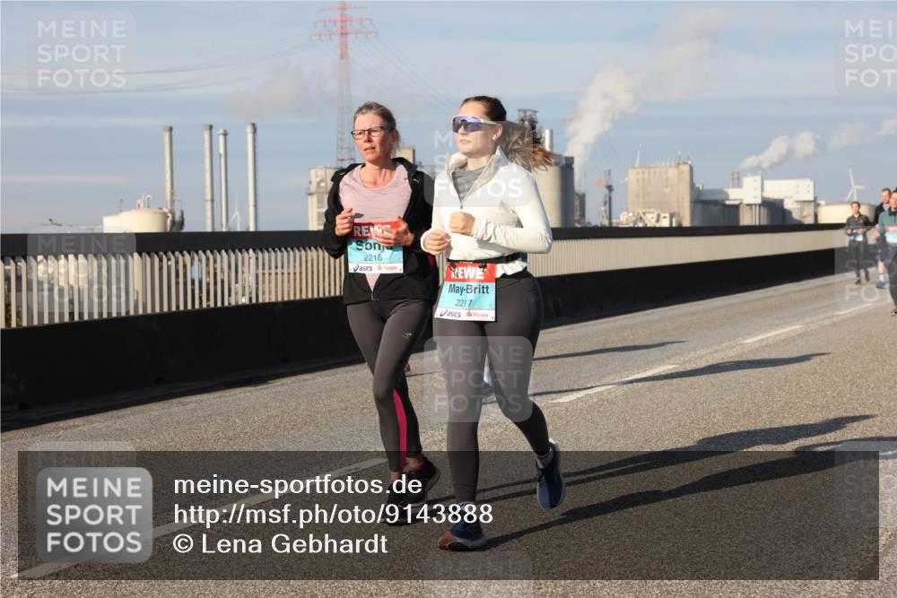 03.10.2025 - Köhlbrandbrückenlauf Lena Gebhardt http://msf.ph/oto/9143888 03.10.2025 10:01:40 Position 2 2218, 2217 meine-sportfotos.de