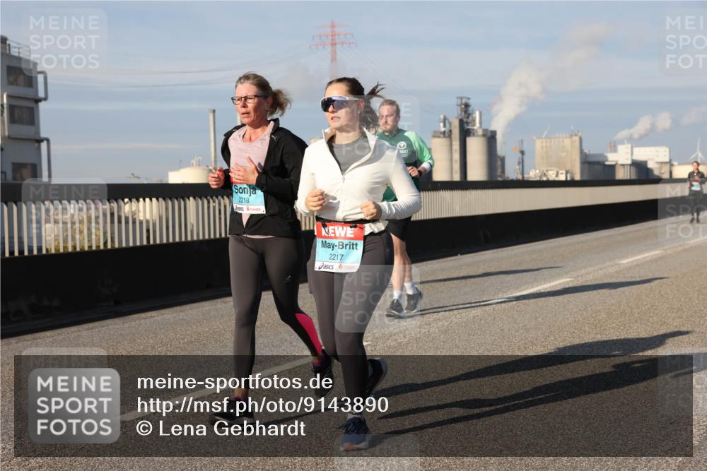03.10.2025 - Köhlbrandbrückenlauf Lena Gebhardt http://msf.ph/oto/9143890 03.10.2025 10:01:40 Position 2 2218, 2217 meine-sportfotos.de