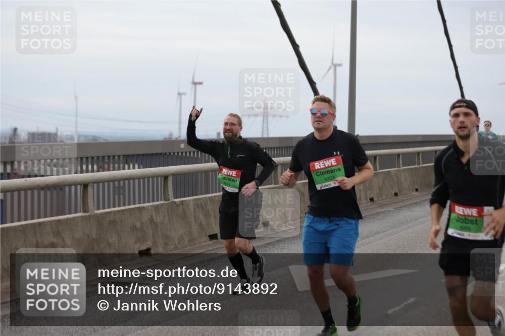 03.10.2025 - Köhlbrandbrückenlauf Jannik Wohlers http://msf.ph/oto/9143892 03.10.2025 15:45:13 Position 1 8824, 8923, 9099 meine-sportfotos.de