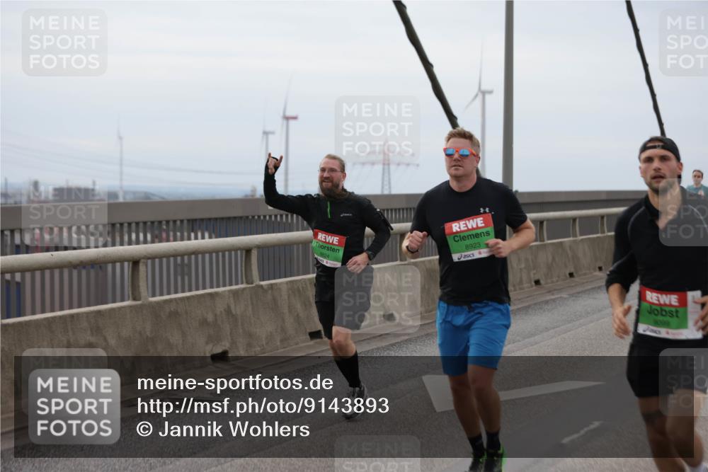 03.10.2025 - Köhlbrandbrückenlauf Jannik Wohlers http://msf.ph/oto/9143893 03.10.2025 15:45:13 Position 1 8824, 8923, 9099 meine-sportfotos.de