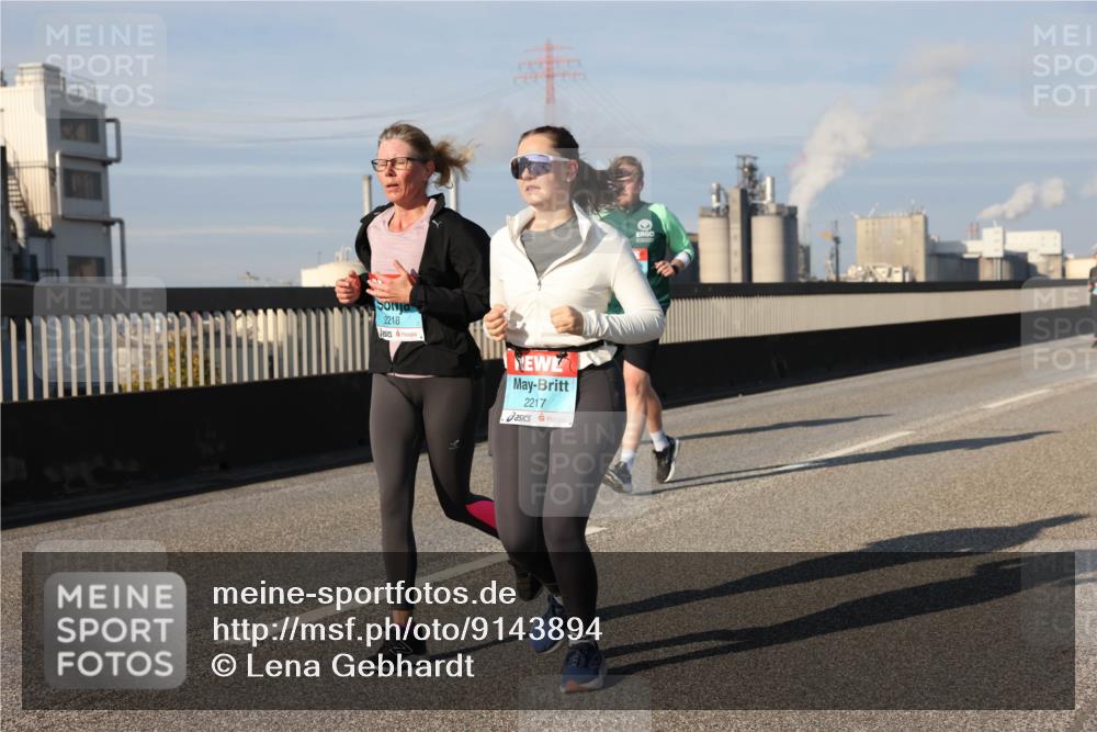 03.10.2025 - Köhlbrandbrückenlauf Lena Gebhardt http://msf.ph/oto/9143894 03.10.2025 10:01:40 Position 2 2218, 2217 meine-sportfotos.de