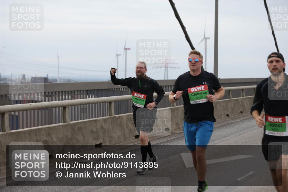 03.10.2025 - Köhlbrandbrückenlauf Jannik Wohlers http://msf.ph/oto/9143895 03.10.2025 15:45:13 Position 1 1531, 8824, 8923, 9099 meine-sportfotos.de