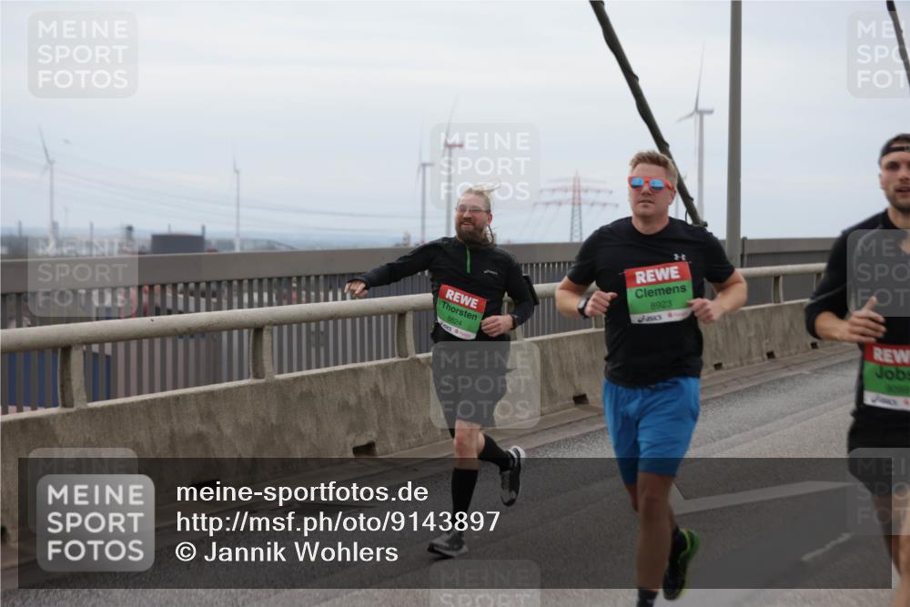 03.10.2025 - Köhlbrandbrückenlauf Jannik Wohlers http://msf.ph/oto/9143897 03.10.2025 15:45:14 Position 1 5310, 8824, 8923, 9099, 4 meine-sportfotos.de
