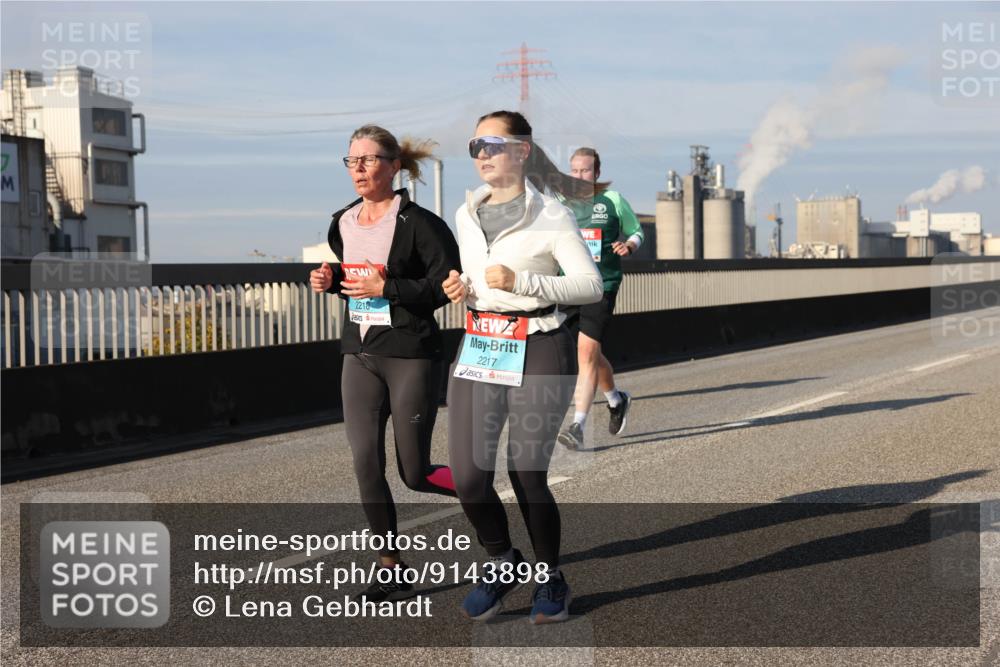 03.10.2025 - Köhlbrandbrückenlauf Lena Gebhardt http://msf.ph/oto/9143898 03.10.2025 10:01:41 Position 2 2218, 2217 meine-sportfotos.de
