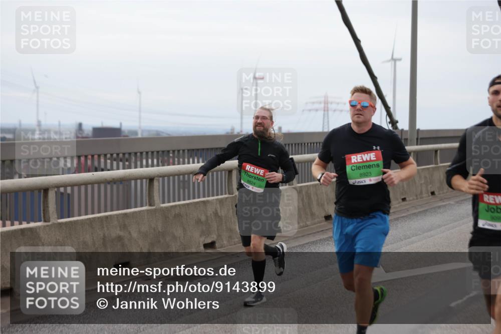 03.10.2025 - Köhlbrandbrückenlauf Jannik Wohlers http://msf.ph/oto/9143899 03.10.2025 15:45:14 Position 1 8824, 8923, 9099 meine-sportfotos.de
