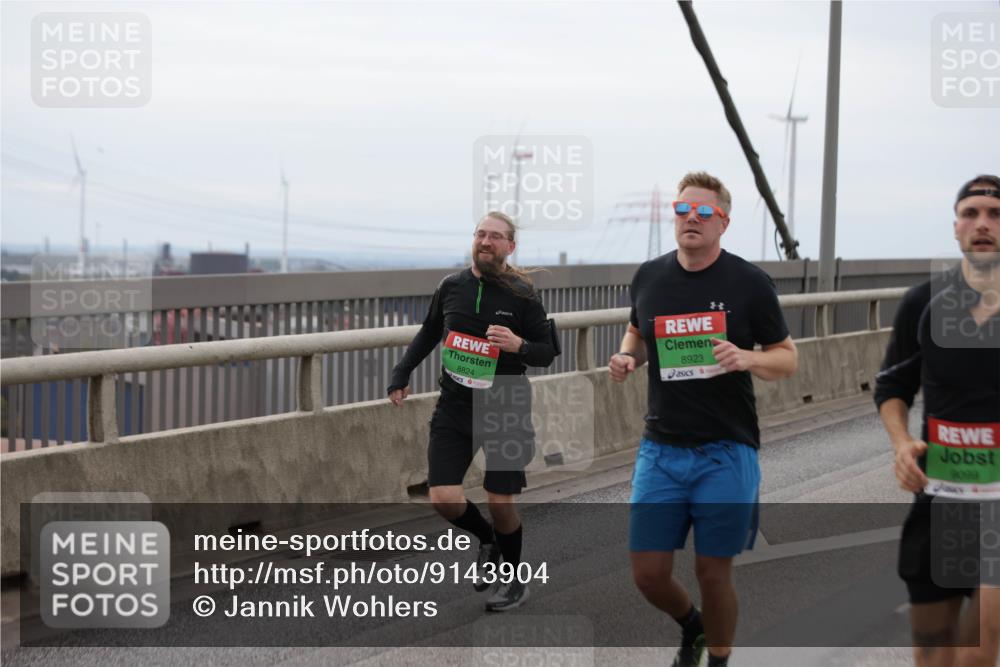 03.10.2025 - Köhlbrandbrückenlauf Jannik Wohlers http://msf.ph/oto/9143904 03.10.2025 15:45:14 Position 1 8824, 8923, 9099 meine-sportfotos.de