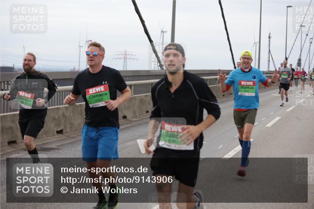 03.10.2025 - Köhlbrandbrückenlauf Jannik Wohlers http://msf.ph/oto/9143906 03.10.2025 15:45:14 Position 1 8824, 8923, 9099, 9451 meine-sportfotos.de