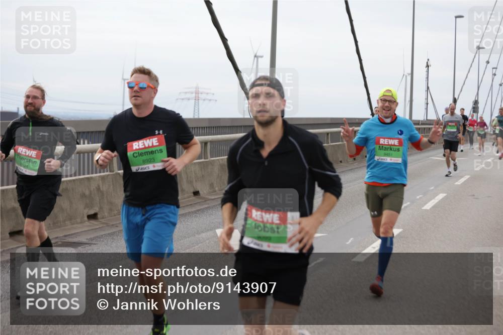03.10.2025 - Köhlbrandbrückenlauf Jannik Wohlers http://msf.ph/oto/9143907 03.10.2025 15:45:14 Position 1 8824, 8923, 5000, 9451 meine-sportfotos.de