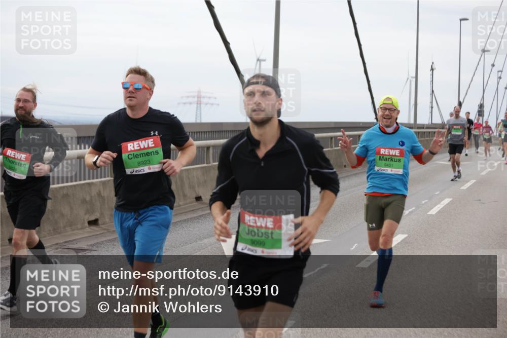 03.10.2025 - Köhlbrandbrückenlauf Jannik Wohlers http://msf.ph/oto/9143910 03.10.2025 15:45:14 Position 1 8824, 8923, 9099, 9451 meine-sportfotos.de