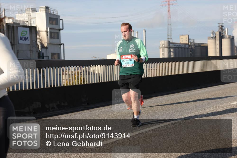03.10.2025 - Köhlbrandbrückenlauf Lena Gebhardt http://msf.ph/oto/9143914 03.10.2025 10:01:41 Position 2 4, 1827 meine-sportfotos.de