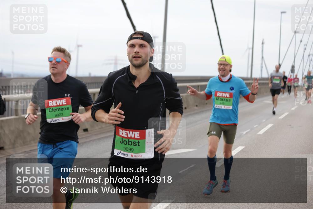 03.10.2025 - Köhlbrandbrückenlauf Jannik Wohlers http://msf.ph/oto/9143918 03.10.2025 15:45:14 Position 1 8923, 9099, 9451 meine-sportfotos.de