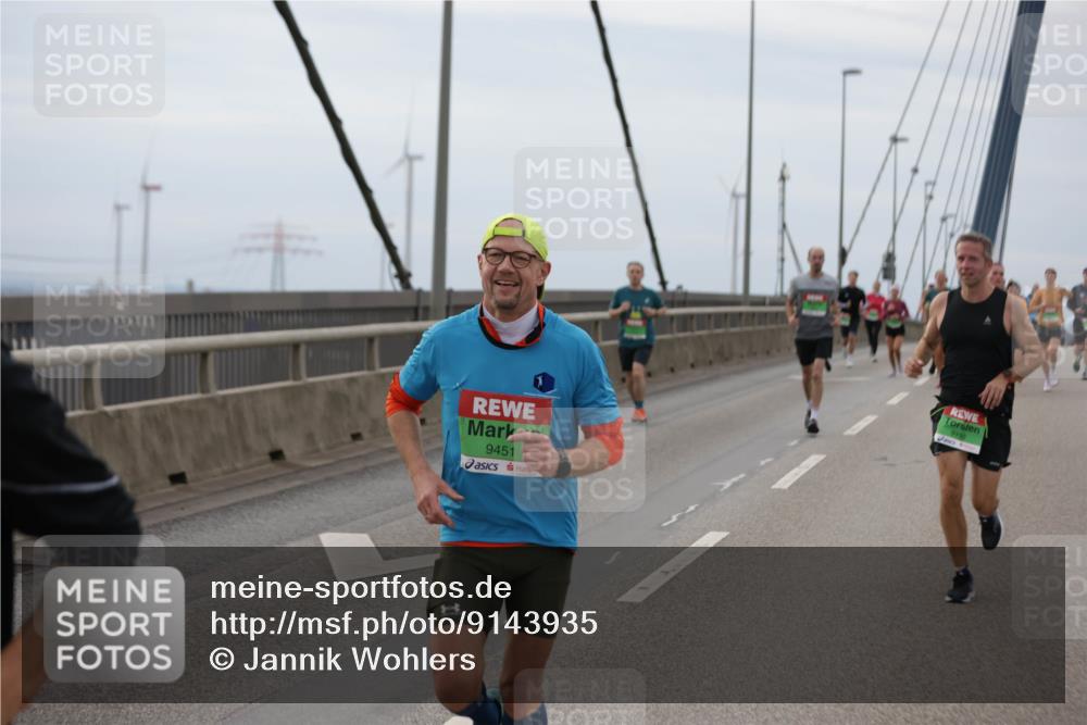 03.10.2025 - Köhlbrandbrückenlauf Jannik Wohlers http://msf.ph/oto/9143935 03.10.2025 15:45:15 Position 1 9451, 9110 meine-sportfotos.de